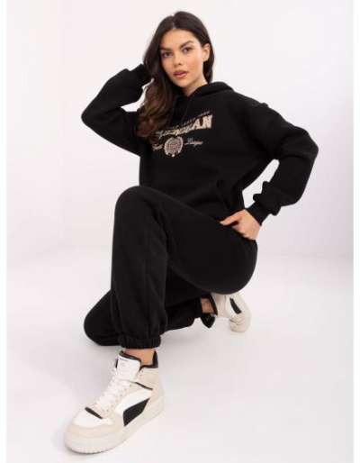 Fekete szigetelt szett kenguru pulóverrel