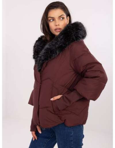 Bordó kabát kapucnival