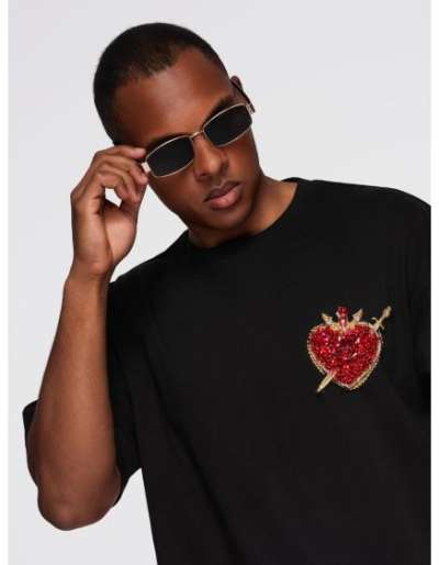 Férfi póló mosott hatású anyaggal és gombokkal a nyakkivágásnál – bordó V3 OM-TSWT-0150