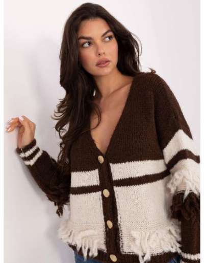 Barna és világos bézs pulóver díszgombokkal