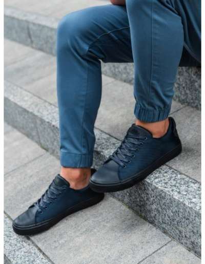 Egyszínű férfi szabadidőcipő kombinált anyagokból – sötétkék V2 OM-FOCS-0105