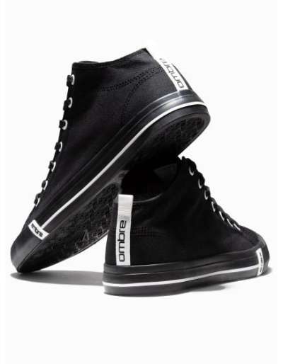 Férfi cipő kontrasztos elemekkel – fekete V2 OM-FOTH-0125