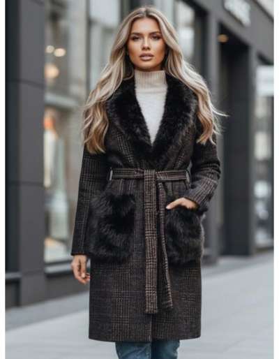 Barna női kabát szőrme díszítéssel