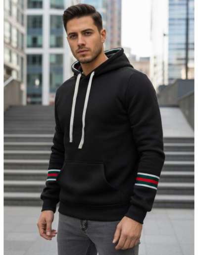 Férfi fekete kapucnis pulóver