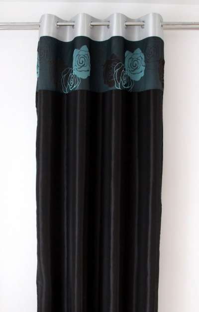 Fekete drapéria türkisz virágokkal Szélesség_ 140 cm | Hossz: 250 cm (1 darabos készletben)