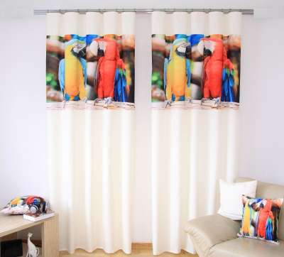 Drapériák gyerekszobákhoz krém színben, sárga és piros papagáj nyomtatással Szélesség_ 160 cm | Hossz: 250 cm (2 darabos készletben)