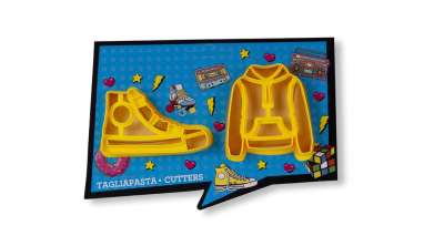 Tornacipő és pulcsi formájú süti kiszúró készlet - Divatos édesség dekorációhoz