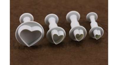 Szív formájú rugós fondant kiszúró szett (4 darabos)