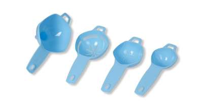 4 részes műanyag konyhai eszköz (tölcsér, tojáselválasztó, szűrő, mérőkanál)