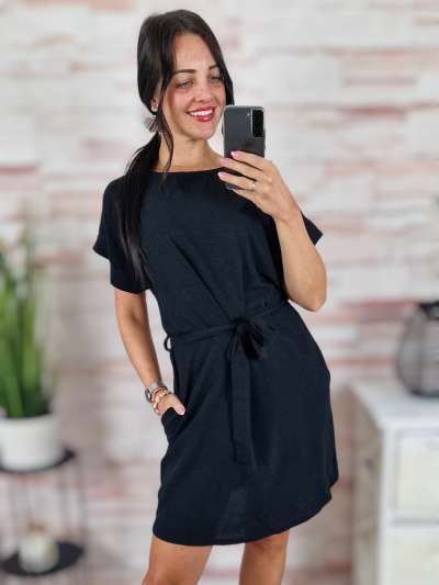Deréknál megkötős, zsebes fekete ruha S-M