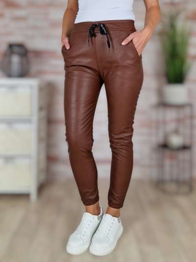 Gumis derekú, megkötős, műbőr sötétbarna nadrág S-XL-ig