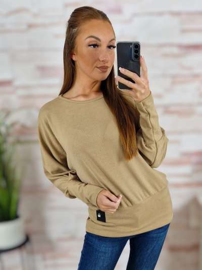 Denevér és hosszú ujjú, passzés aljú, gépi kötött anyagú felső M-L