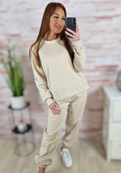 Laza és bő felsőrészű, melegítő, szabadidő együttes/szett M-L