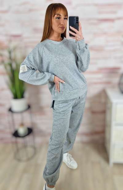 Laza és bő felsőrészű, melegítő, szabadidő együttes/szett M-L