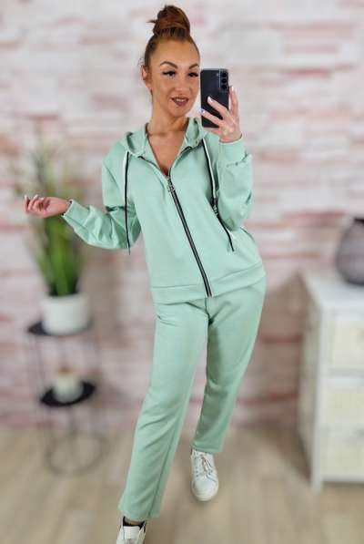 Kapucnis és cipzáros, melegítő, szabadidő szett M-L