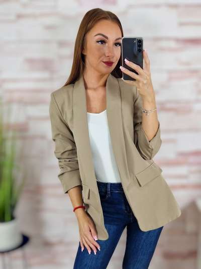 Karcsúsított, húzott ujjú, válltöméses világosbarna blézer S-XL-ig