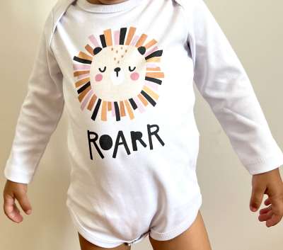 Egyedi baba body, hosszú ujjú- ROAR Méret: 80 (9-12hó)