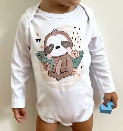 Egyedi baba body, hosszú ujjú- Lajhár a vadonban Méret: 98 (24-36hó)