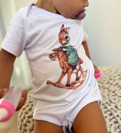 Egyedi baba body, rövid ujjú- Nyuszika Méret: 62 (2-4hó)