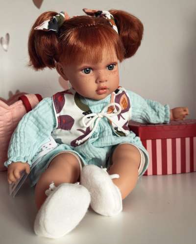 Kézműves spanyol baba- Susette, vörös 40cm