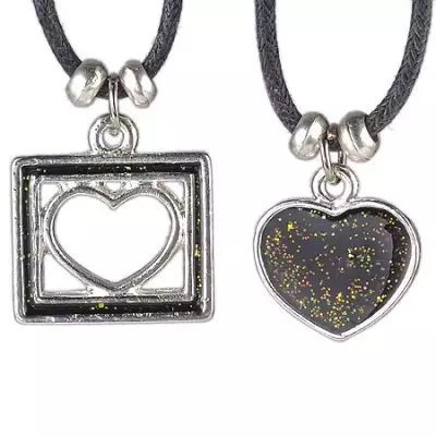 Nyaklánc két szív - telt és egy négyzetben található