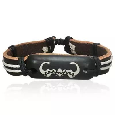 Zsinóros bőr karkötő - denevérrel díszített csattal