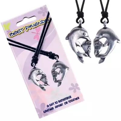 Madzagos nyaklánc medállal, BEST FRIENDS felirat, szív és delfinek