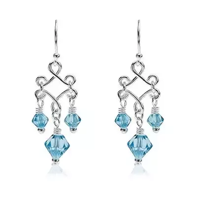 Ezüst függő fülbevaló kék üveggyöngyökkel 