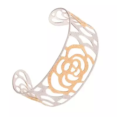 Kétszínű kivágott acél karkötő, szemcsés, virágmotívum 