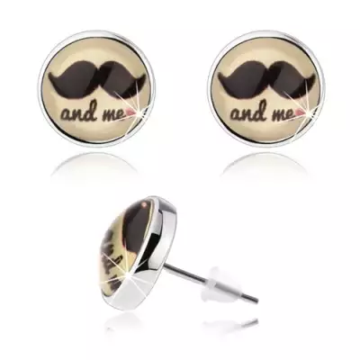 Kaboson fülbevaló, kidomborodó fénymáz, fekete bajusz, felirat, szív, sárga alap