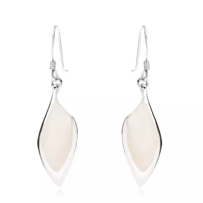 Fülbevaló - 925 ezüst, aszimmetrikus magszem, fehér gyöngyházfény, ezüst keret