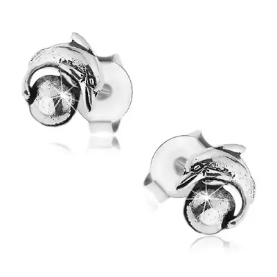 Ezüst fülbevaló 925, delfin labdával, fényes patinált felszín