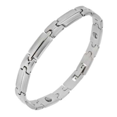 Mágneses acél karkötő ezüst színben, fényes-matt elemekkel, sávval középen