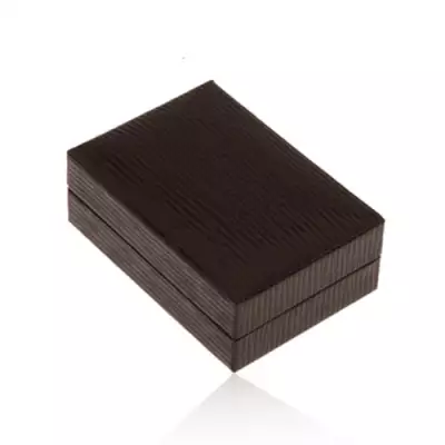 Fényes műbőr doboz fülbevalóra, barna színű felület bemetszésekkel