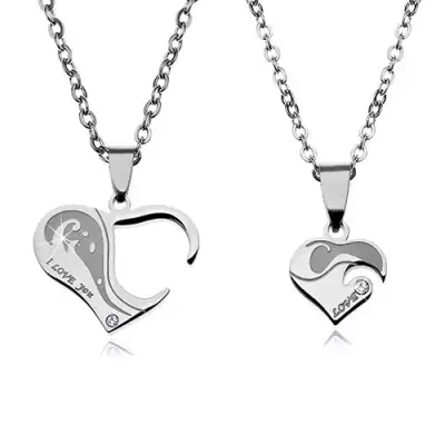 Két acél nyaklánc szerelmeseknek, szívecskés medálok feliratokkal és cirkóniákkal