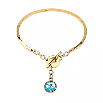 Acél karkötő arany színben, nem teljes ovális függő kék cirkóniával