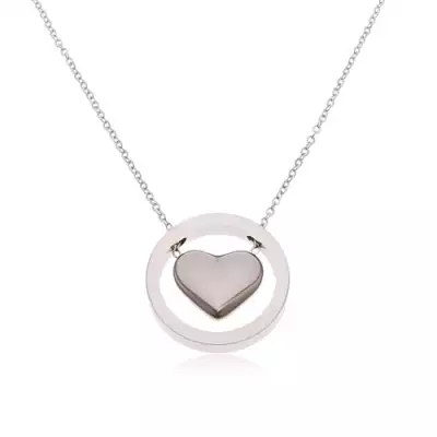 Sebészeti acél nyaklánc ezüst színben, kidomborodó szív karikában