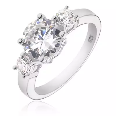 Eljegyzési gyűrű ezüstből - egy nagyobb és két kisebb tiszta kő - Nagyság_ 67