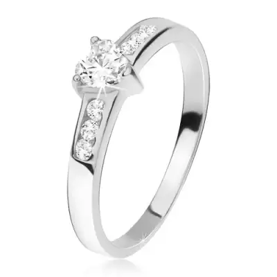 Gyűrű 925 ezüstből, szív cirkónia, kisebb kövek a szárain - Nagyság_ 55