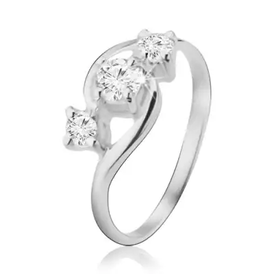 Ezüst gyűrű, három diagonálisan elrendezett cirkónia, lekerekített szárak - Nagyság_ 55