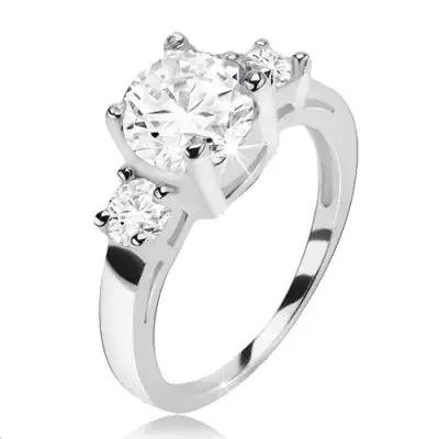 Gyűrű 925 ezüstből, kerek átlátszó cirkónia és két kisebb kő - Nagyság_ 59