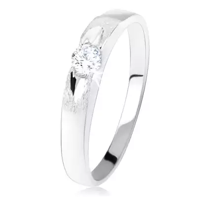 Gyűrű 925 ezüstből, kerek átlátszó cirkónia, szatén felszín fényes dísszel  - Nagyság_ 50