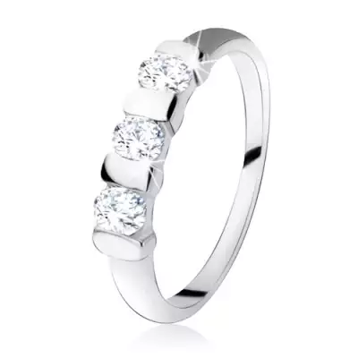 925 ezüst gyűrű, három, ovális cirkónia, szűk sávval elválasztva - Nagyság_ 54