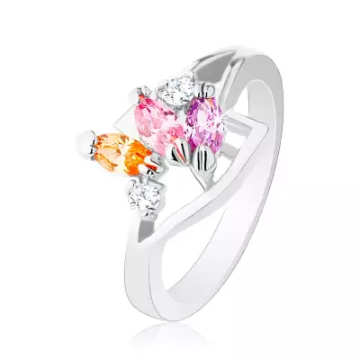 Ezüst színű gyűrű, fényes szárak, három színes cirkónia - Nagyság_ 57