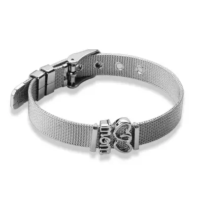 Acél karkötő ezüst színben, összekötött szívekkel és 