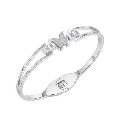 Acél ezüst színű karkötő - egy pillangó homokfúvott szárnyakkal, egy cirkóniával