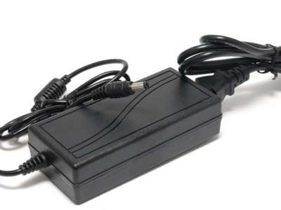 LED trafó 12V IP20 24W /2A 230V csatlakozóval1 év garancia