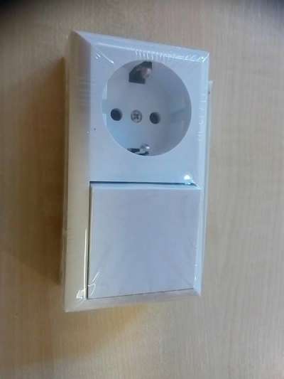 Business csatlakozóaljzat 1-es + váltókapcsoló / beltéri Fehér