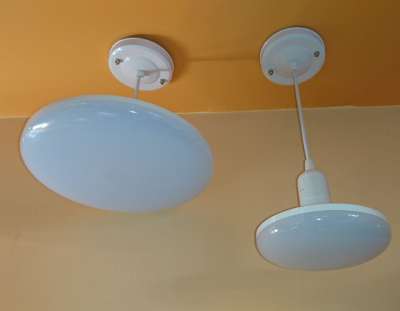 LED ufo lámpa 18W KözépFehér 1600 Lumen kör alakú önálló lámpa E27 foglalattal 2 év garancia