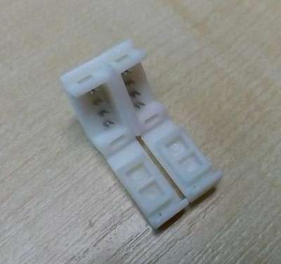 LED szalaghoz toldó RGB / Forrasztás nélküli